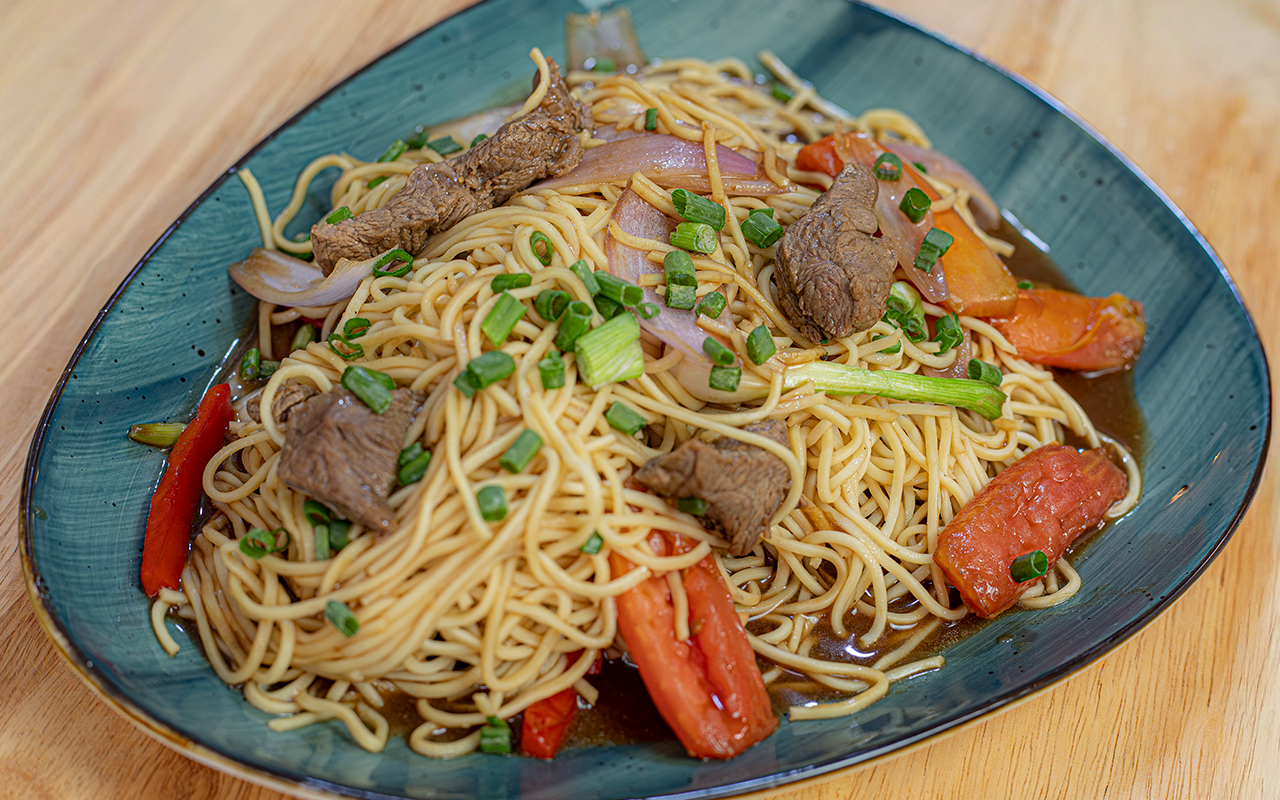 Tallarín Saltado